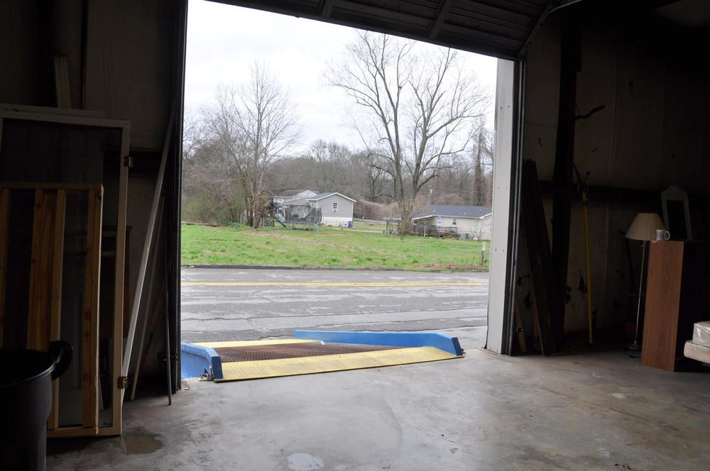 Office-Retail and Warehouse on Hixson PIke: 5424 Hixson Pike, Hixson, TN 37343